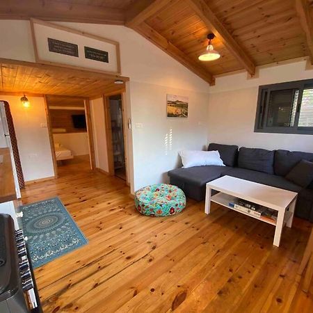 Bit Cabin Near The Airport Kfar Daniel Εξωτερικό φωτογραφία