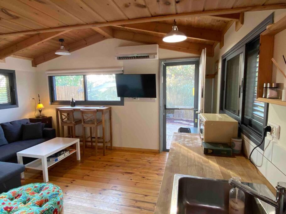 Bit Cabin Near The Airport Kfar Daniel Εξωτερικό φωτογραφία